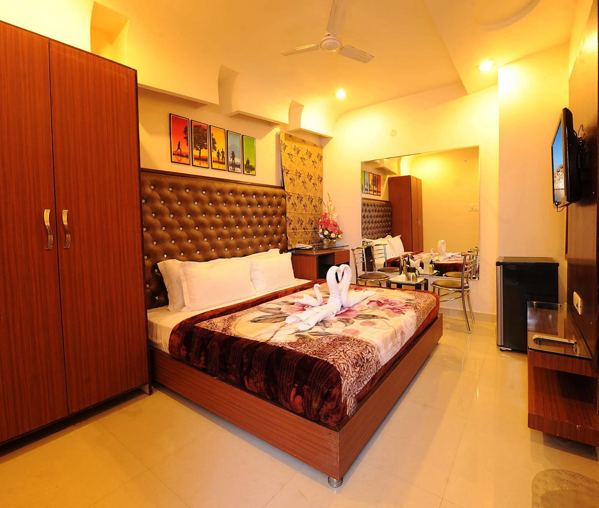 Hotel Pearl Inn & Suites Amritsar Extérieur photo