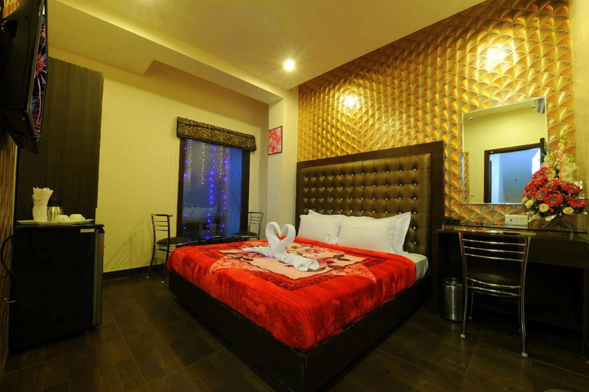 Hotel Pearl Inn & Suites Amritsar Extérieur photo