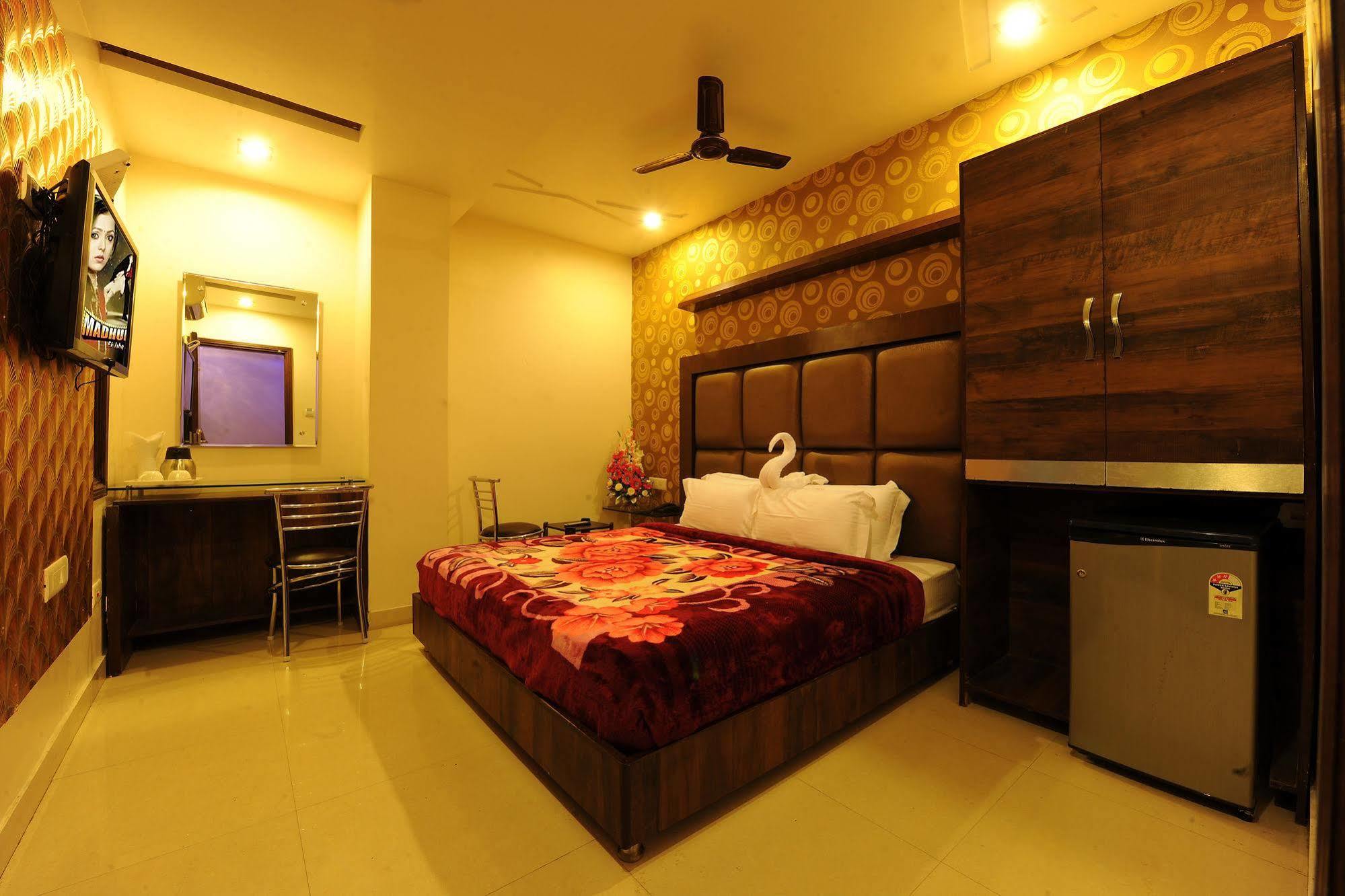 Hotel Pearl Inn & Suites Amritsar Extérieur photo