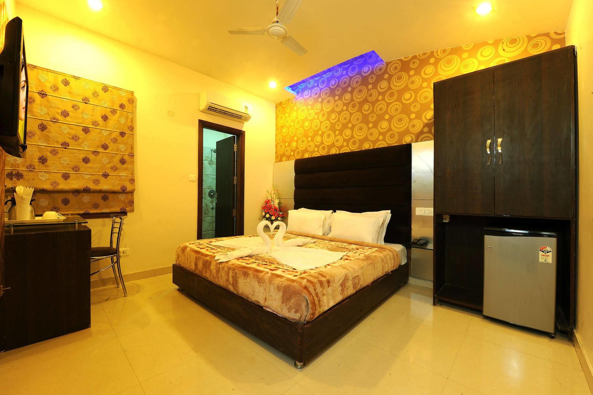 Hotel Pearl Inn & Suites Amritsar Extérieur photo