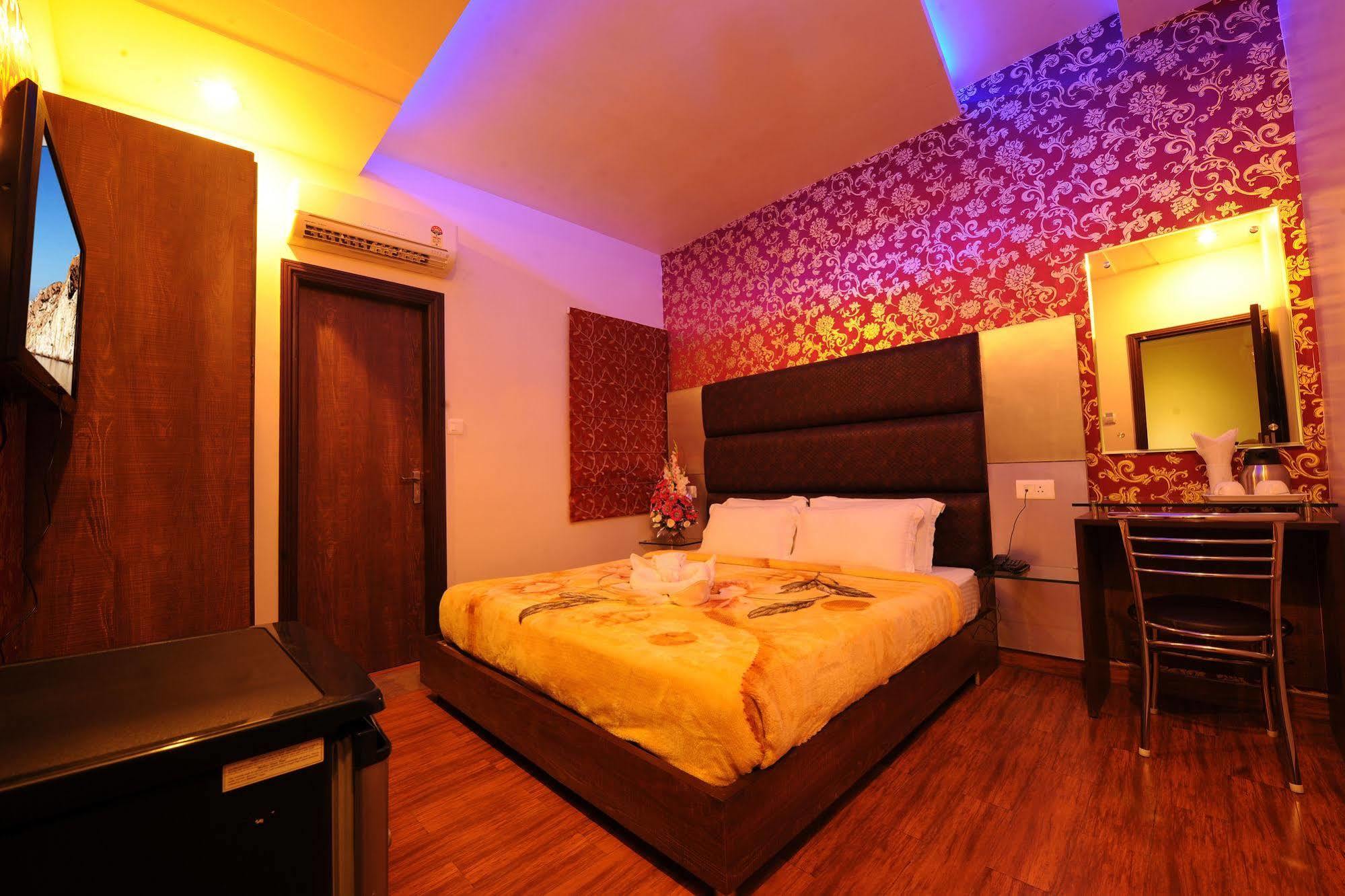 Hotel Pearl Inn & Suites Amritsar Extérieur photo