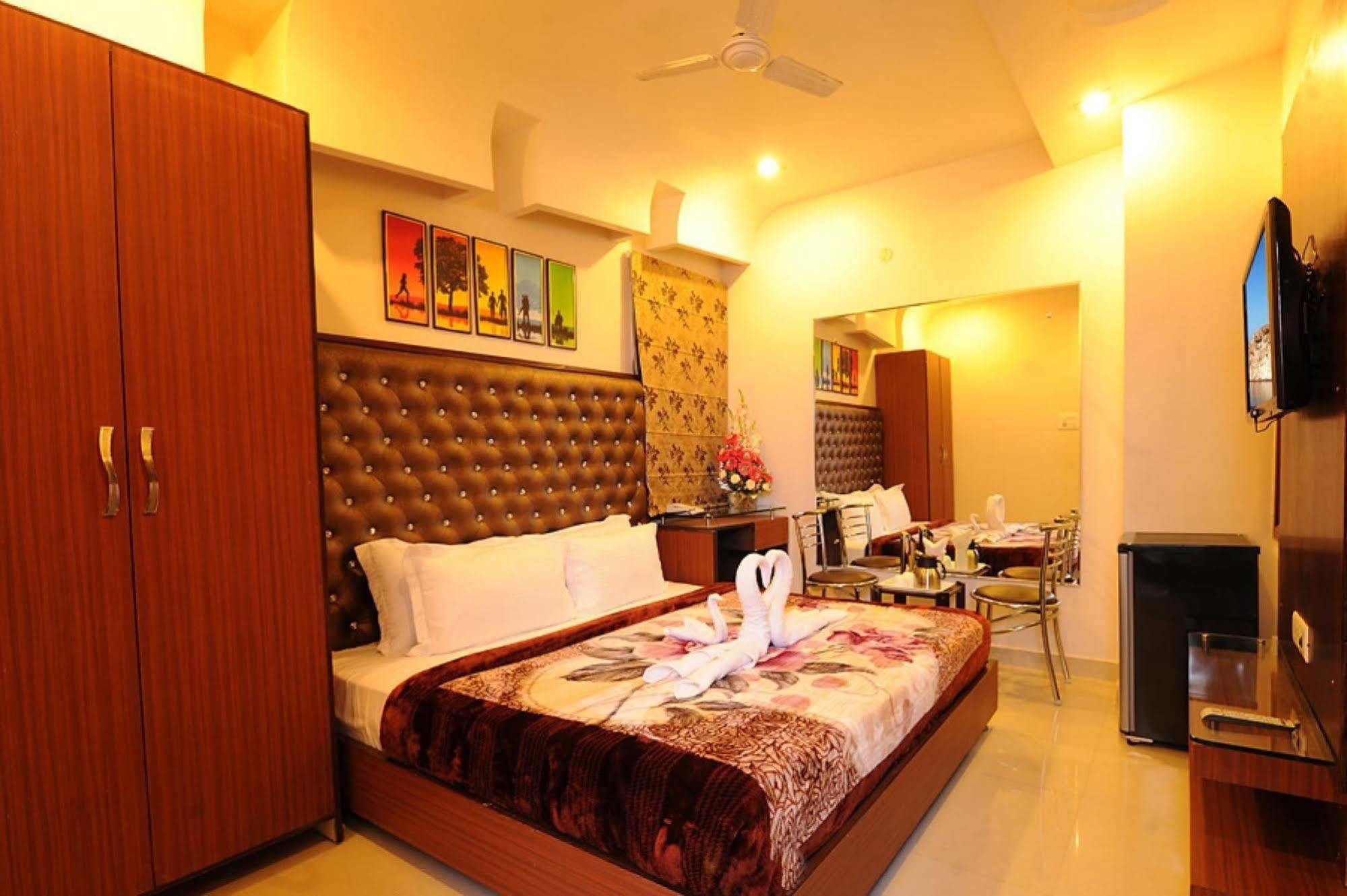 Hotel Pearl Inn & Suites Amritsar Extérieur photo